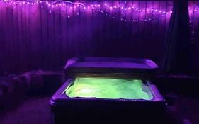 Bankhead Accommodation With Hot Tub In Aberdeenshire